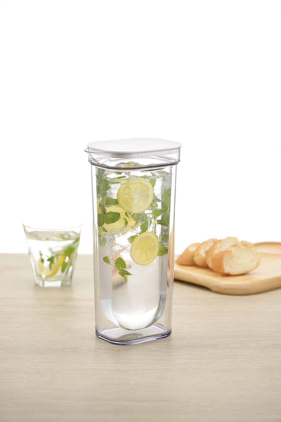 Richell Double Wall Carafe Water Pitcher 1L
