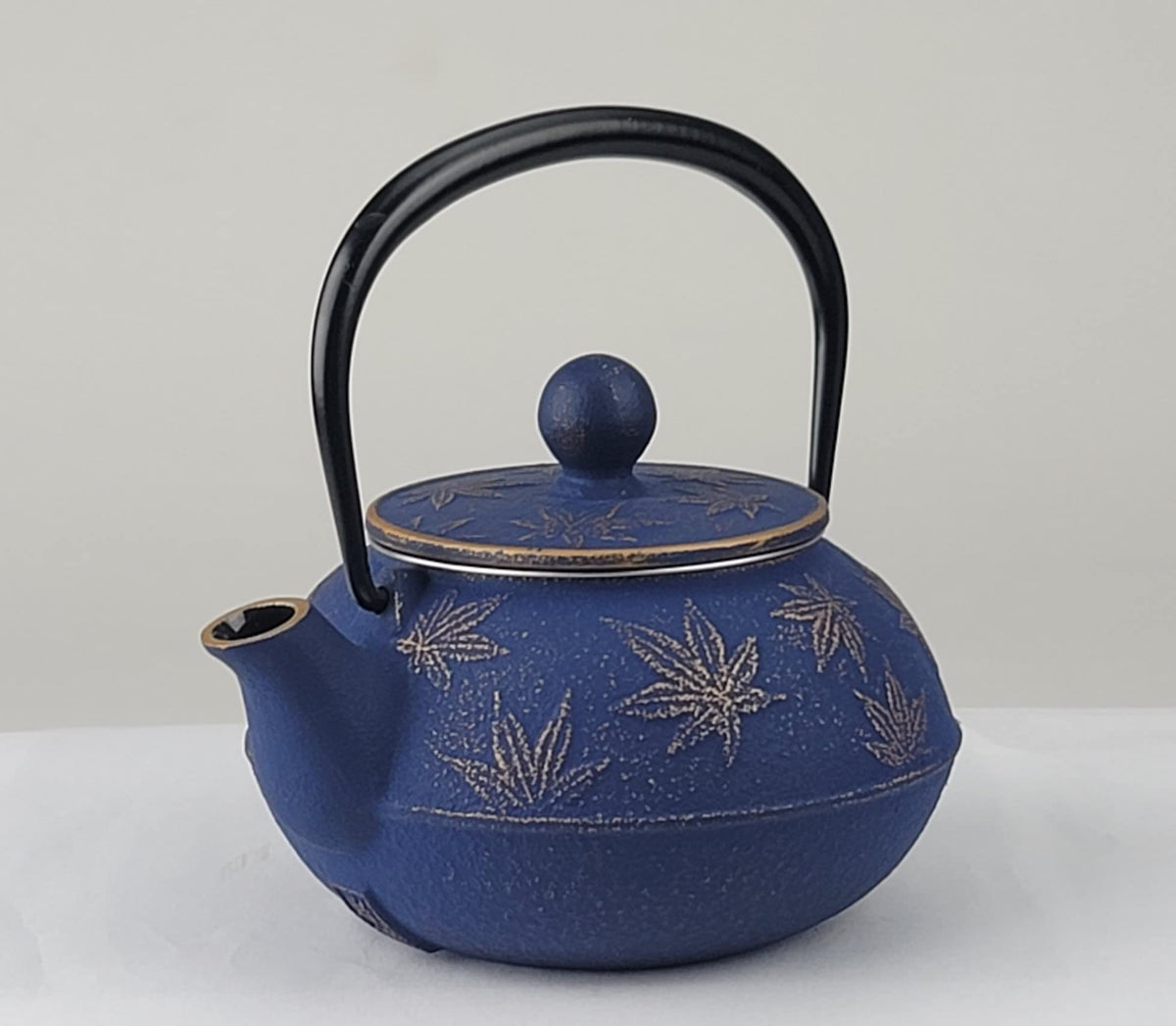 Iwachu Nambu Ironware Teapot Maple Gold/European Blue Type 3