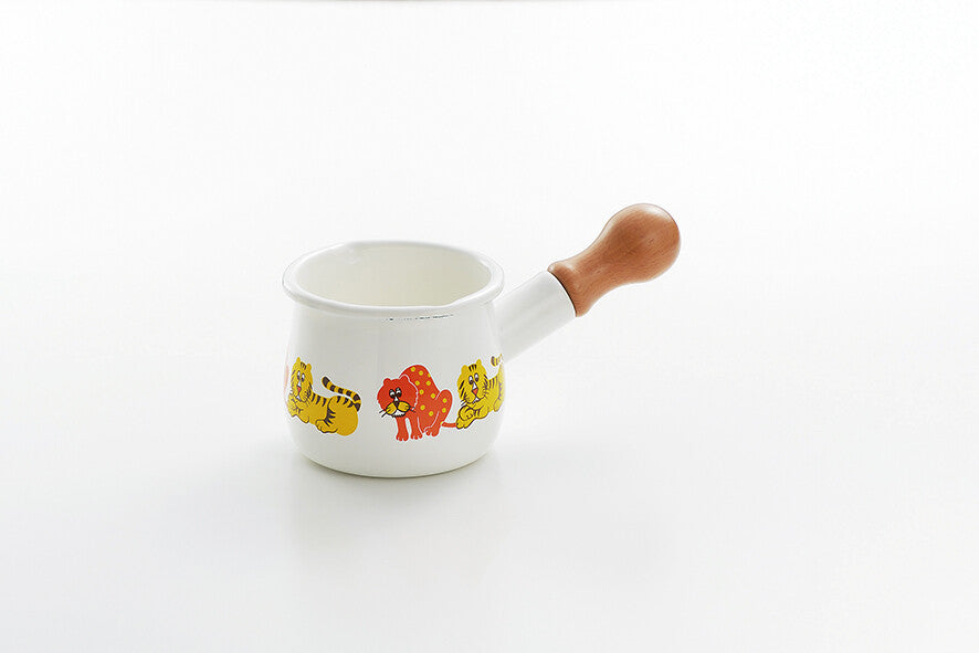 Aderia Retro Enamel Petit Milk Pan Zoomate ADR-15