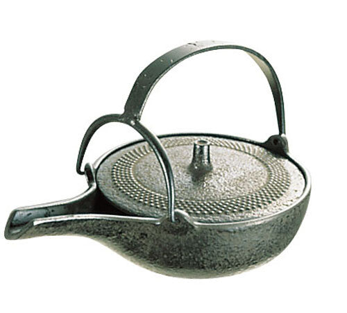 Iwachu Nambu Ironware Flat Sake Bottle 0.25L 13-003