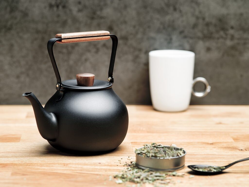 Miyazaki Seisakusho Chaki Teapot with Strainer Black Large 0.7L CHA-6