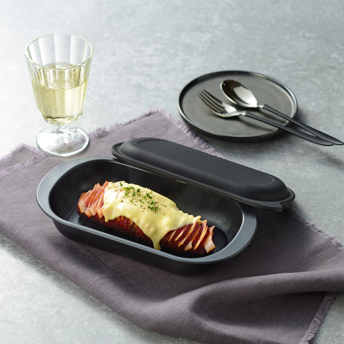 Wahei Freiz Slim Microwave-Safe Pan RE-7758