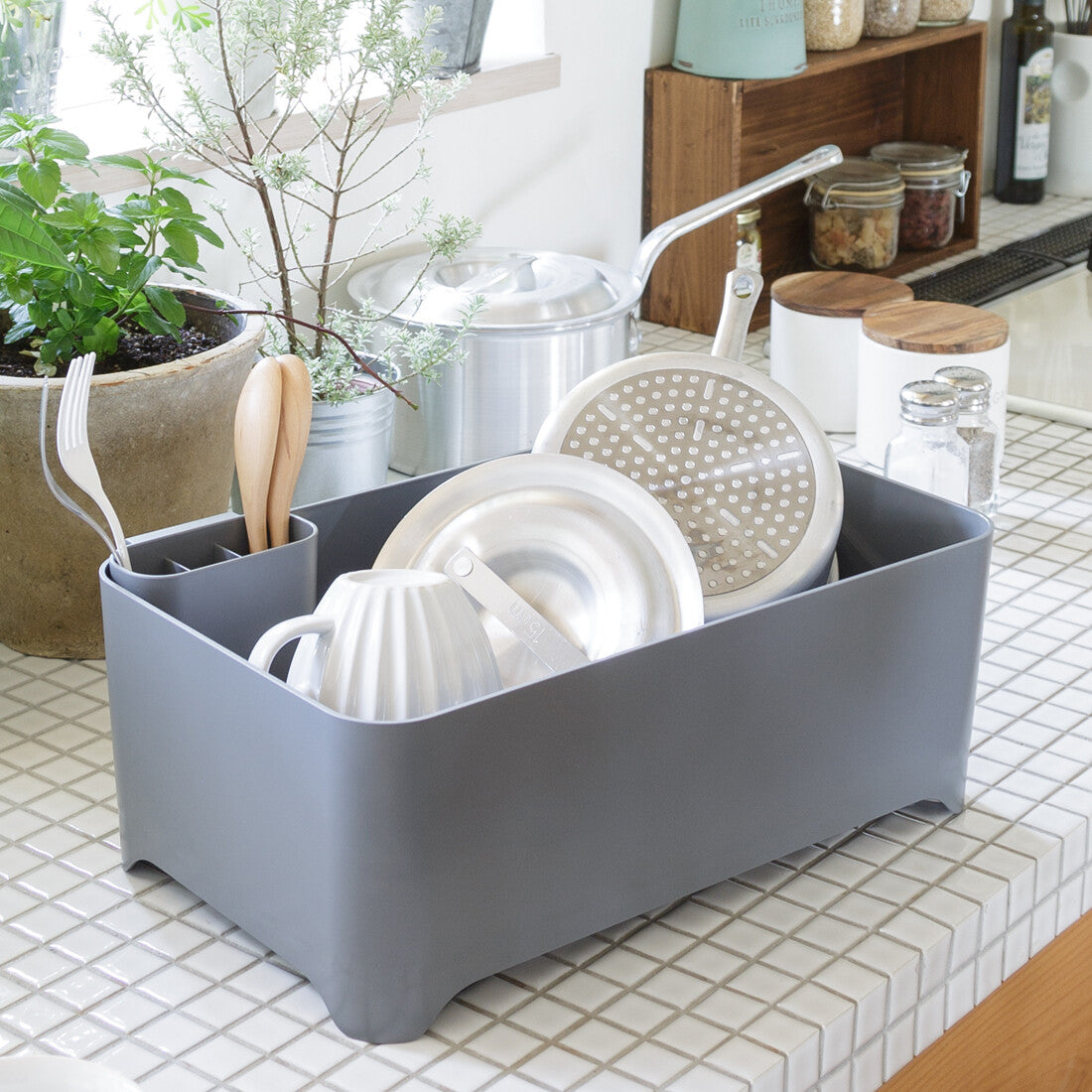 Wahei Freiz Yohaku Dish Drainer Case Doubles as Wash Tub Light Gray MG-0312