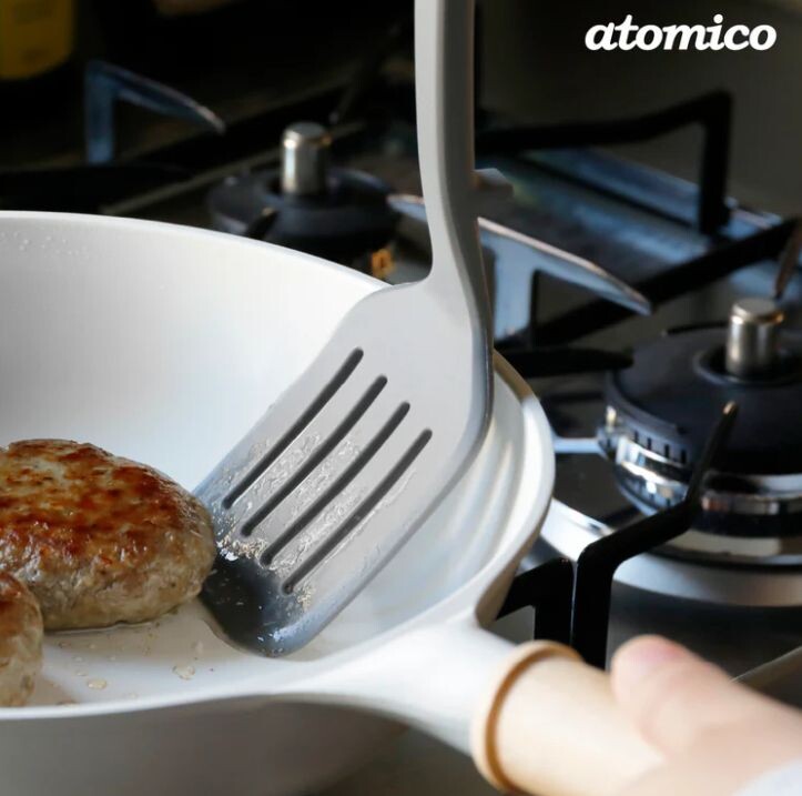 CB Japan Dust-Resistant Silicone Turner with Stand