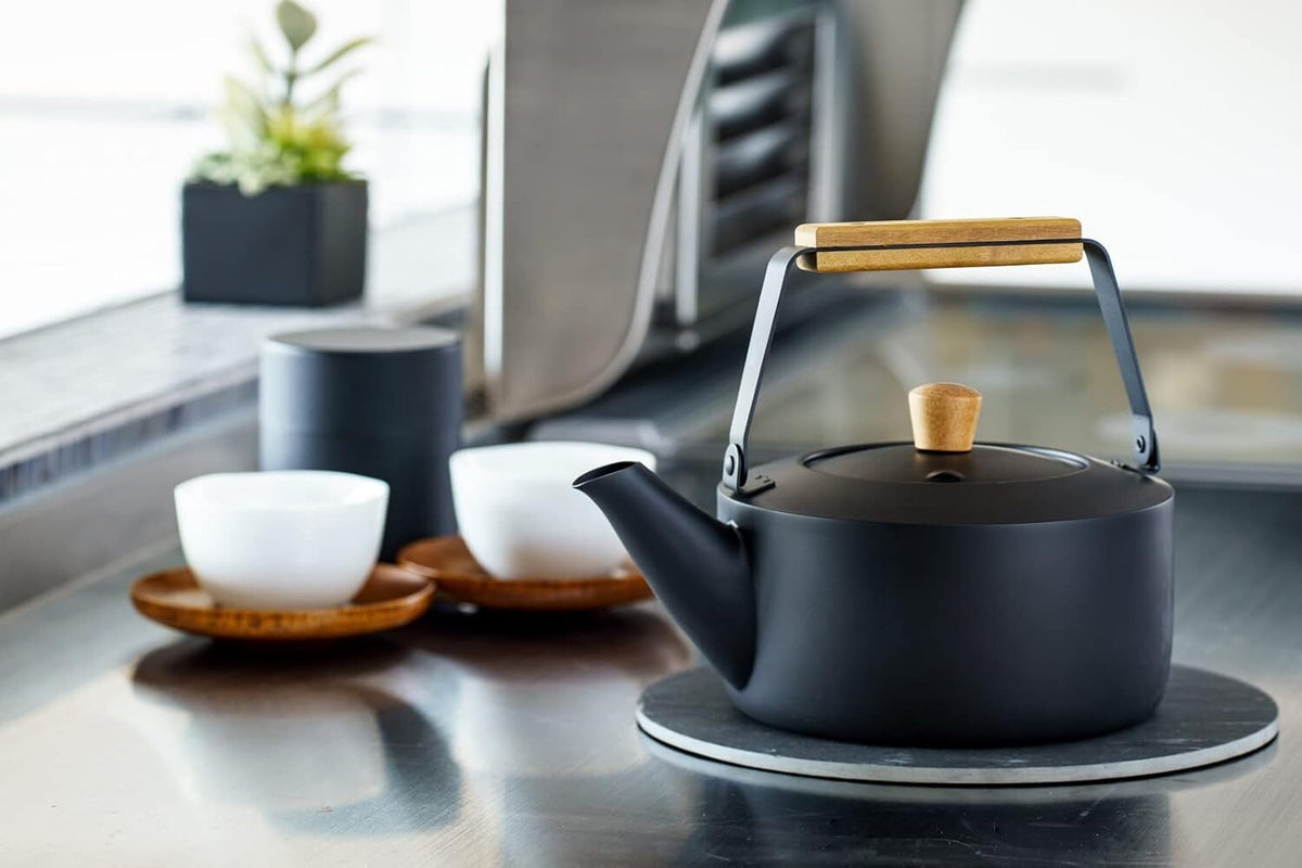 Miyazaki Seisakusho Chaki Tea Pitcher Black Large 2.0L CHA-12