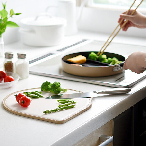 Arnest Teardrop Cutting Board Olive Dishwasher Safe