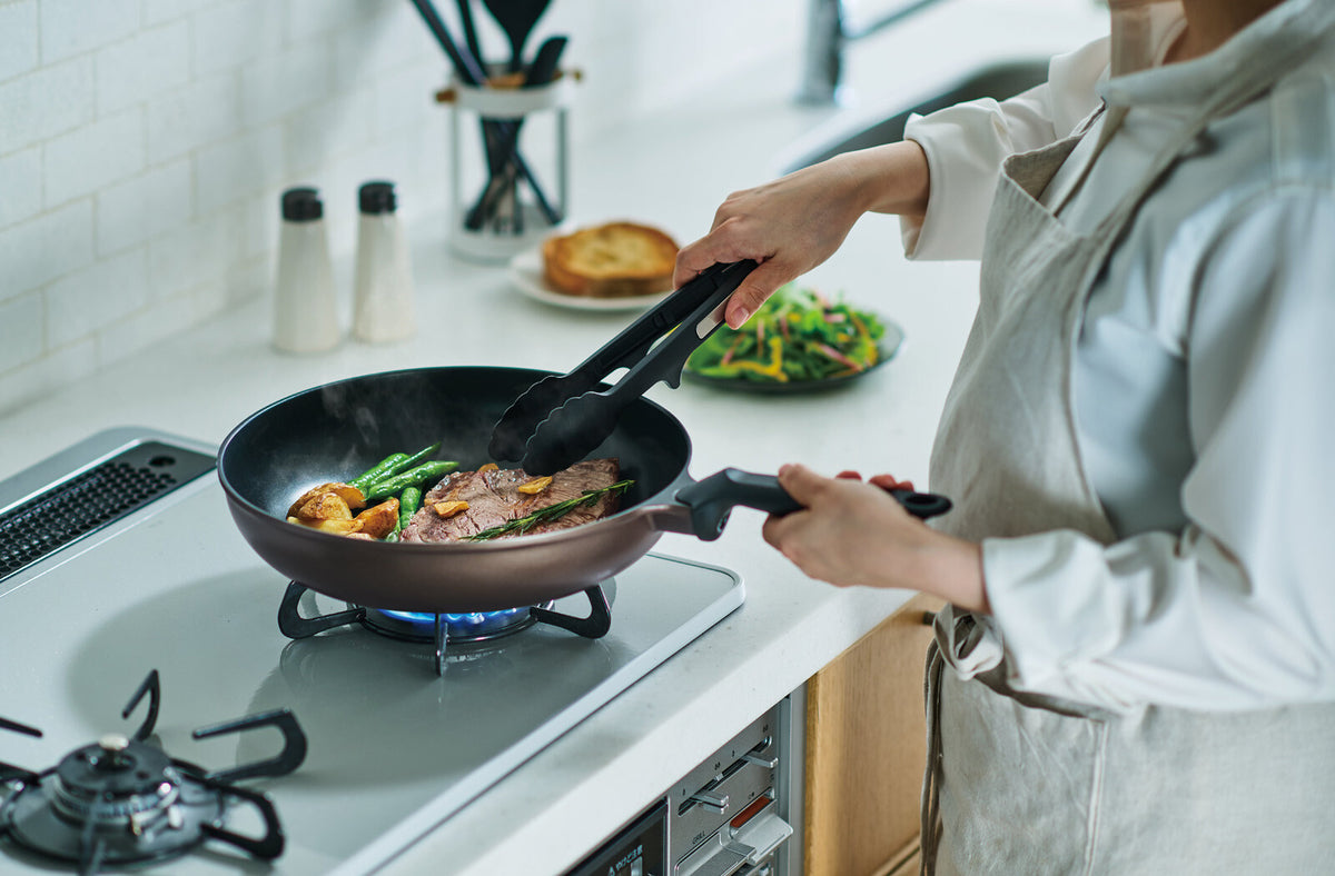 Thermos Durable Premium Frying Pan Brown Gold 26cm KFP-026