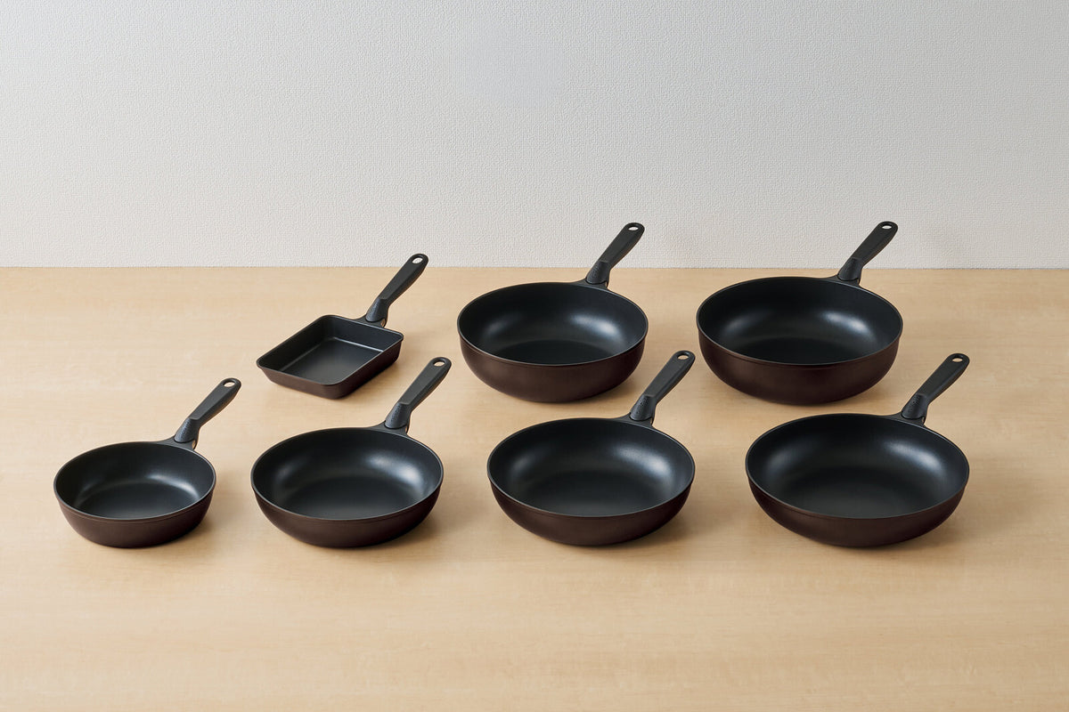 Thermos Durable Premium Stir-Fry Pan 28cm Brown Gold KFP-028D