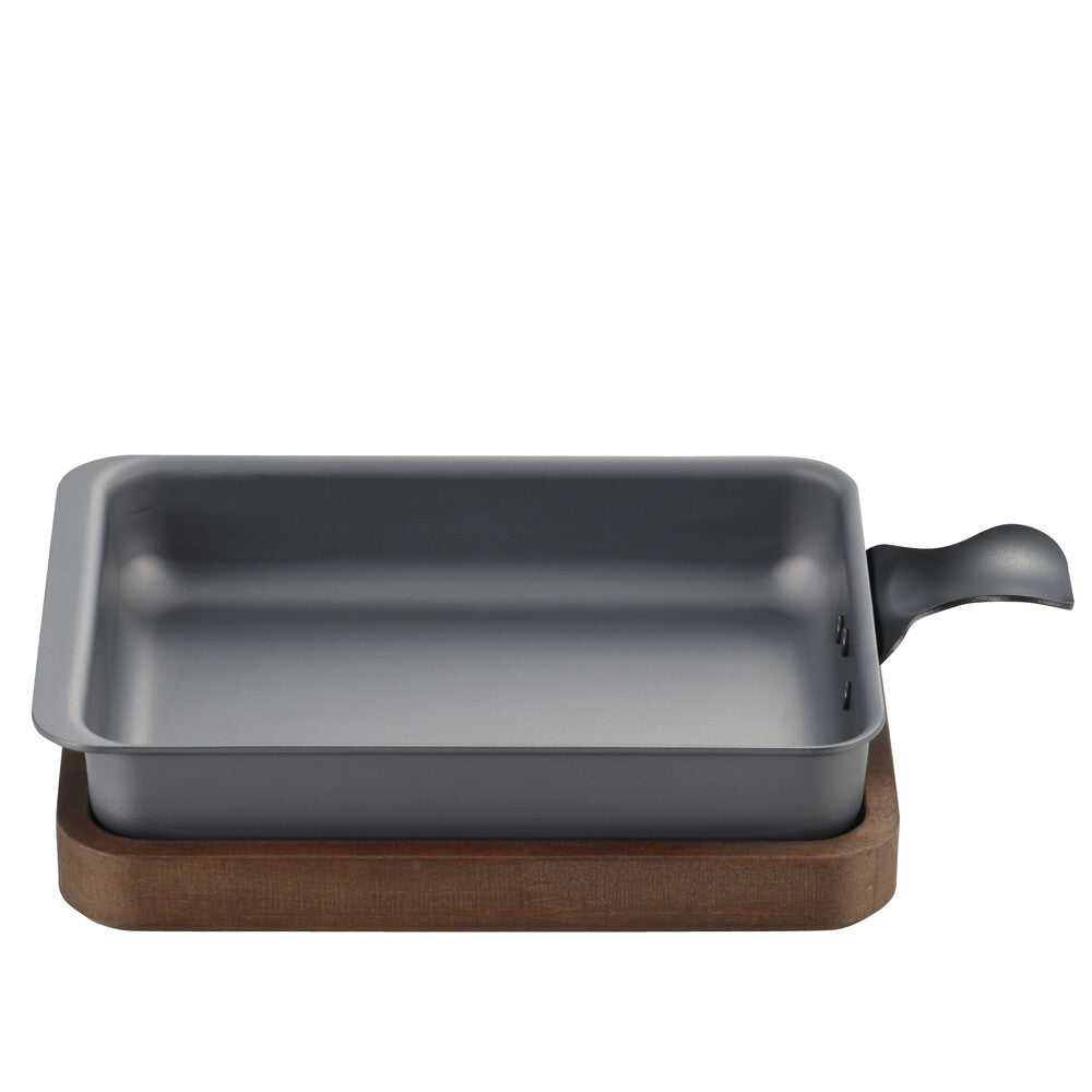 Tanabe Kanagu Nitrided Iron Grill Plate with Wooden Base 5717