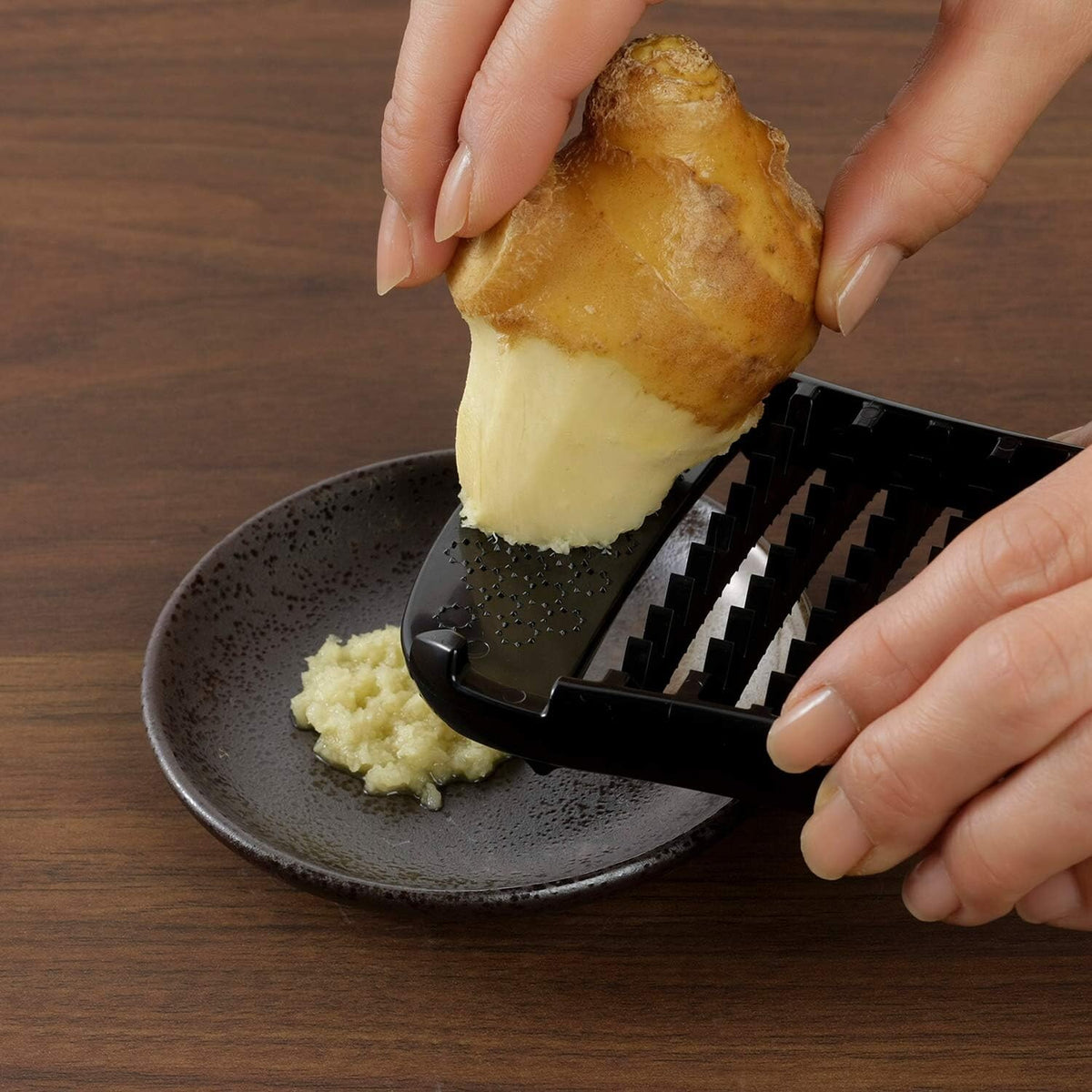 Shimomura Verdun Black Fluffy Daikon Radish Grater VB-611