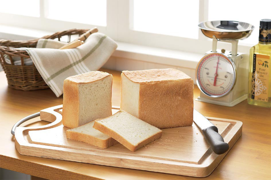 Tiger Crown Square Bread Pan with Lid 1 Loaf 19cm Aluminized Steel 2383