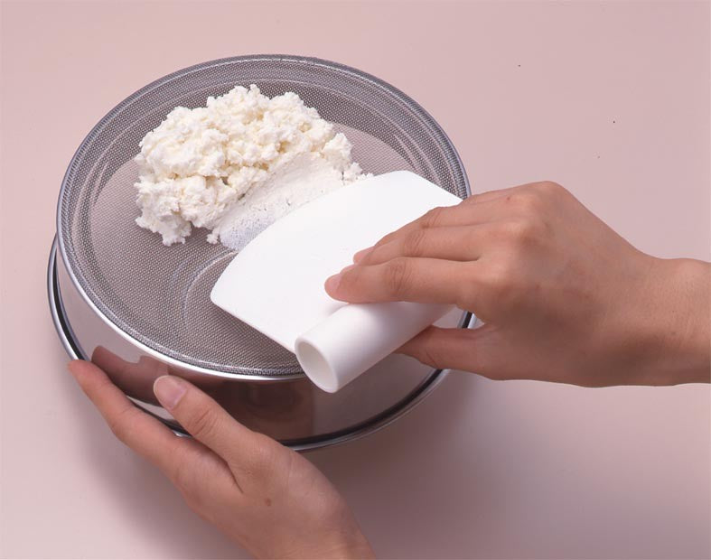 Tiger Crown Dough Scraper Round Polypropylene 11.5cm 439