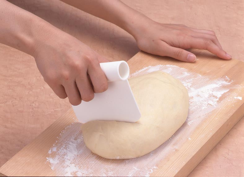 Tiger Crown Dough Scraper Round Polypropylene 11.5cm 439