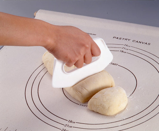 Tiger Crown Plastic Dough Scraper 1753