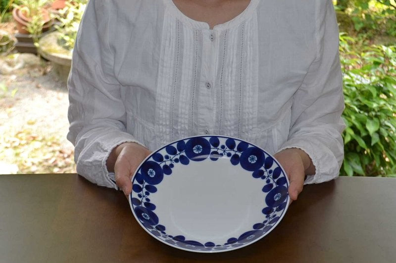Hakusan Porcelain Hasami Bloom Wreath Plate Large