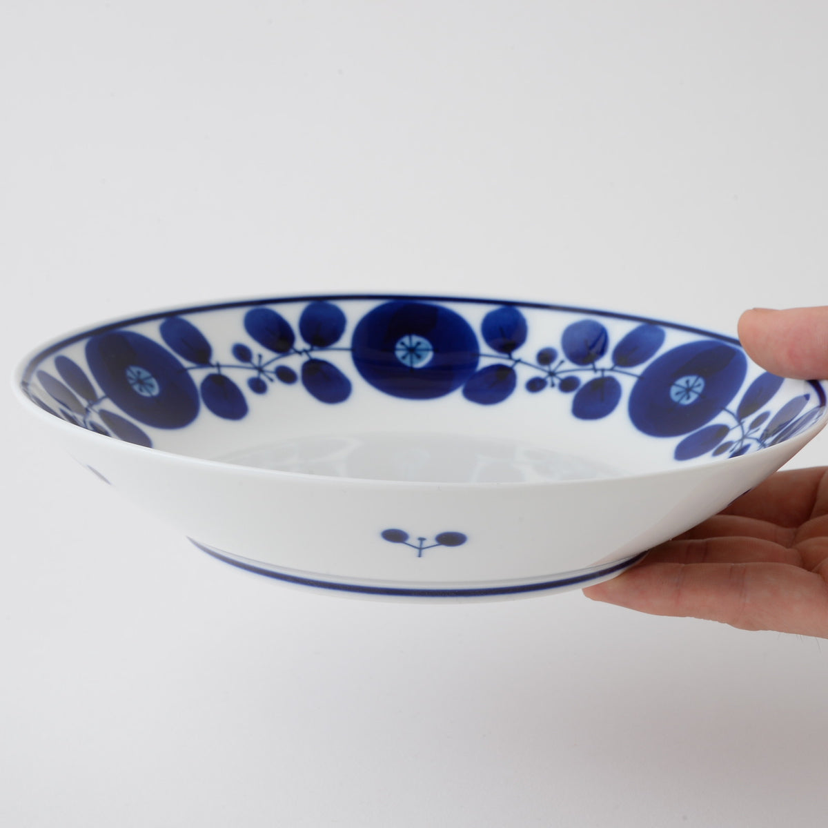 Hakusan Porcelain Bloom Wreath Free-Form Dish Hasami Ware