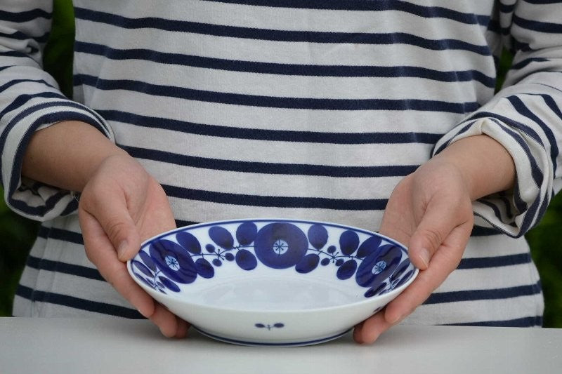 Hakusan Porcelain Bloom Wreath Free-Form Dish Hasami Ware