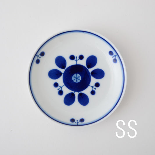 Hakusan Porcelain Hasami Bloom Bouquet Plate Extra Small
