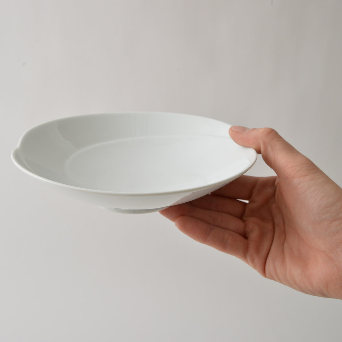 Hakusan Porcelain Tomoe Shallow Bowl Medium White Hasami Ware