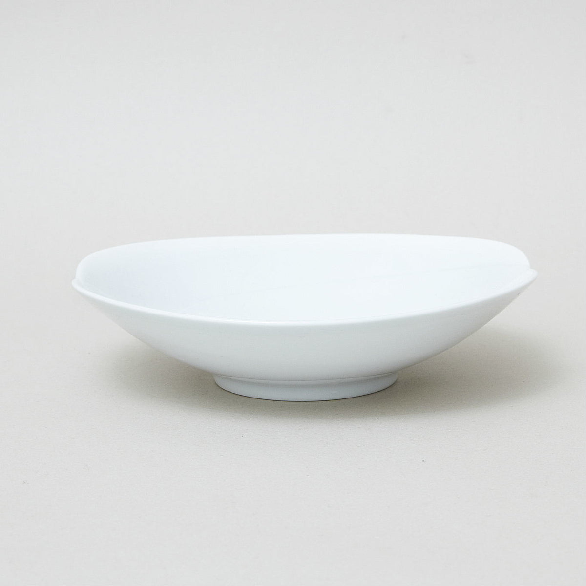 Hakusan Porcelain Tomoe Shallow Bowl Medium White Hasami Ware