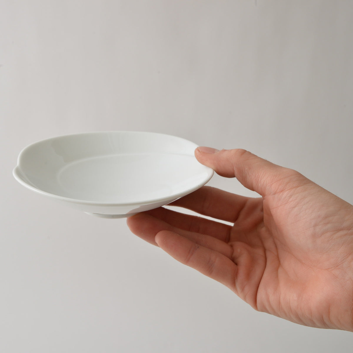 Hakusan Porcelain Tomoe Shallow Bowl White Small Hasami Ware