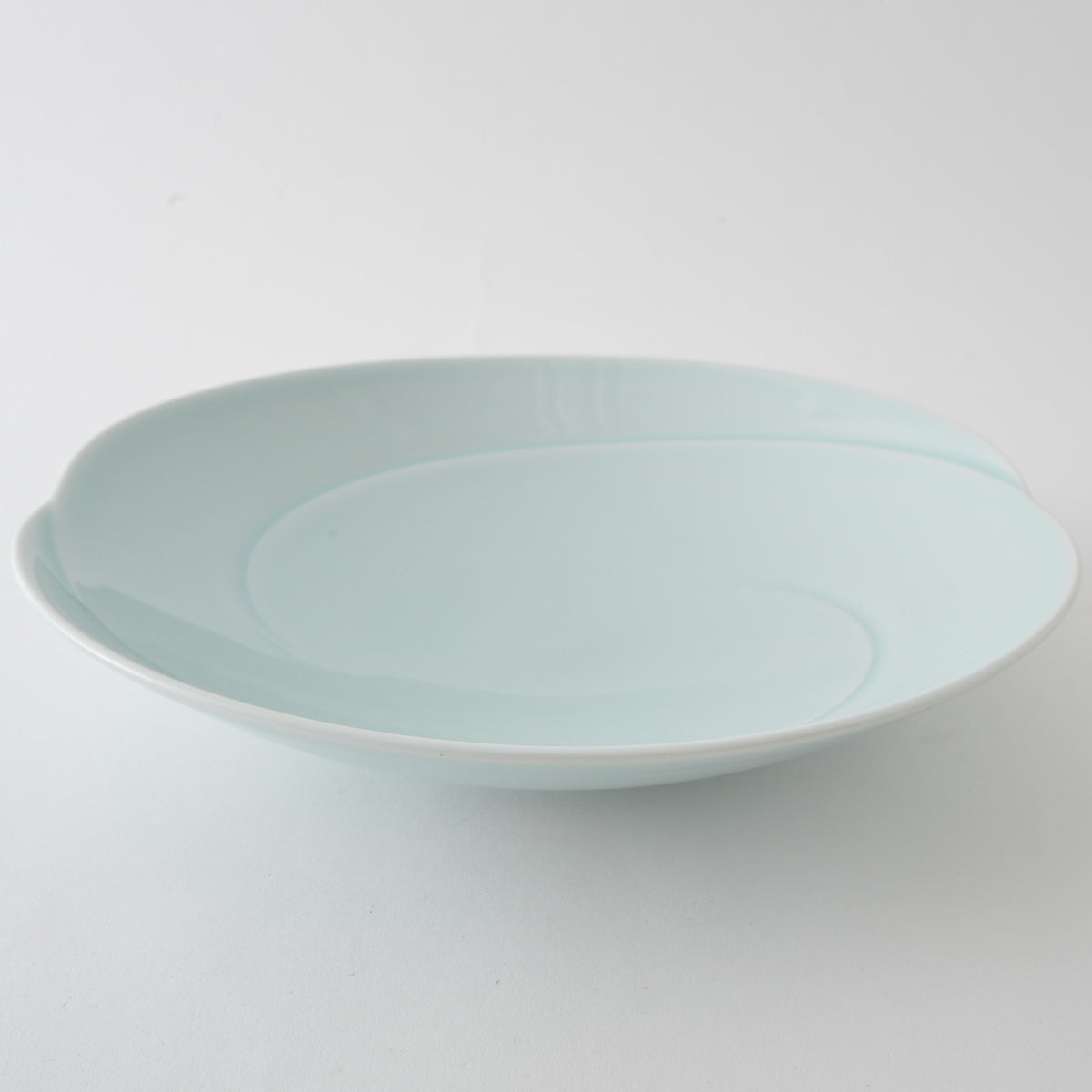 Hakusan Porcelain Hasami Tomoe Large Shallow Bowl Blue-White Glaze