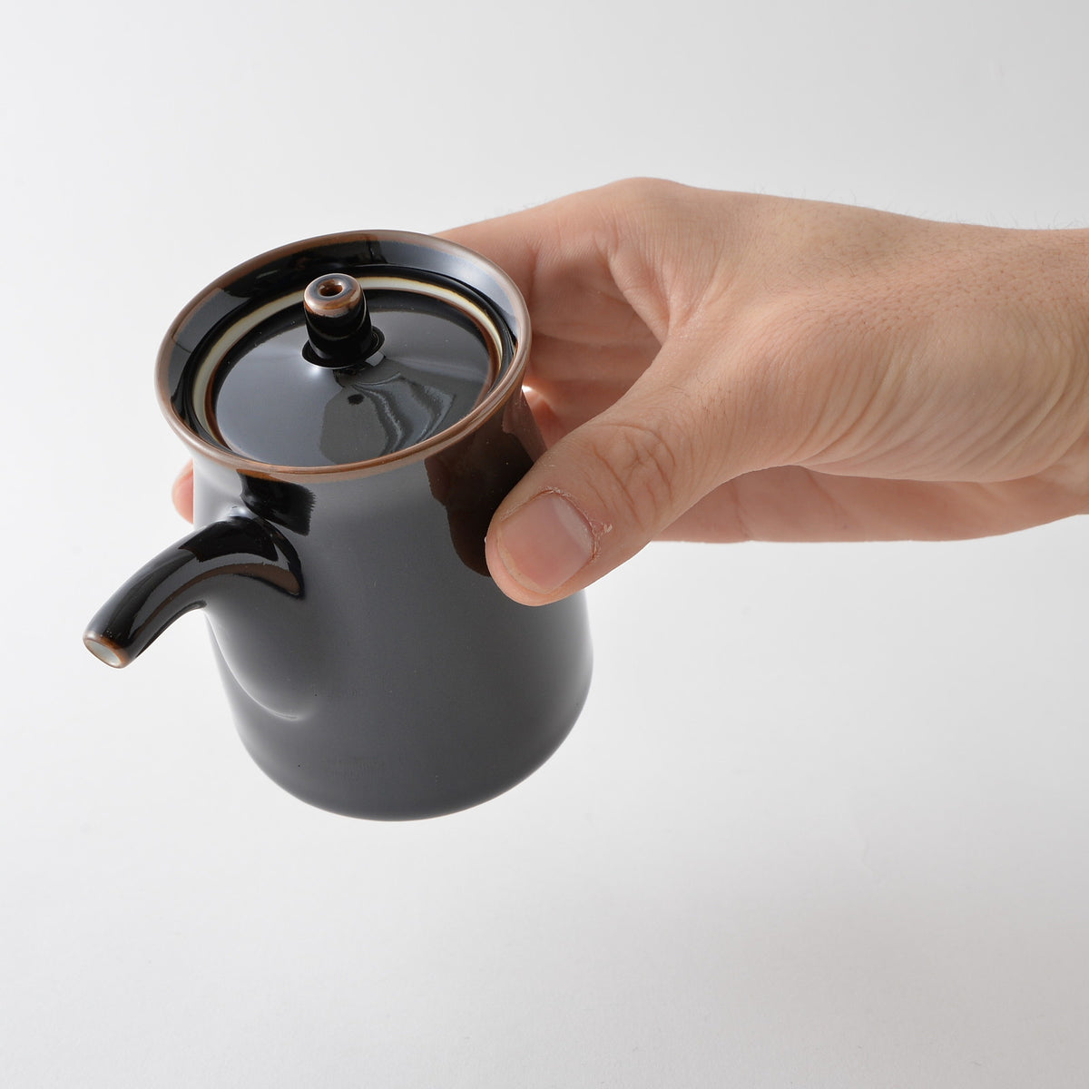 Hakusan Porcelain G-Type Soy Sauce Dispenser Large Black