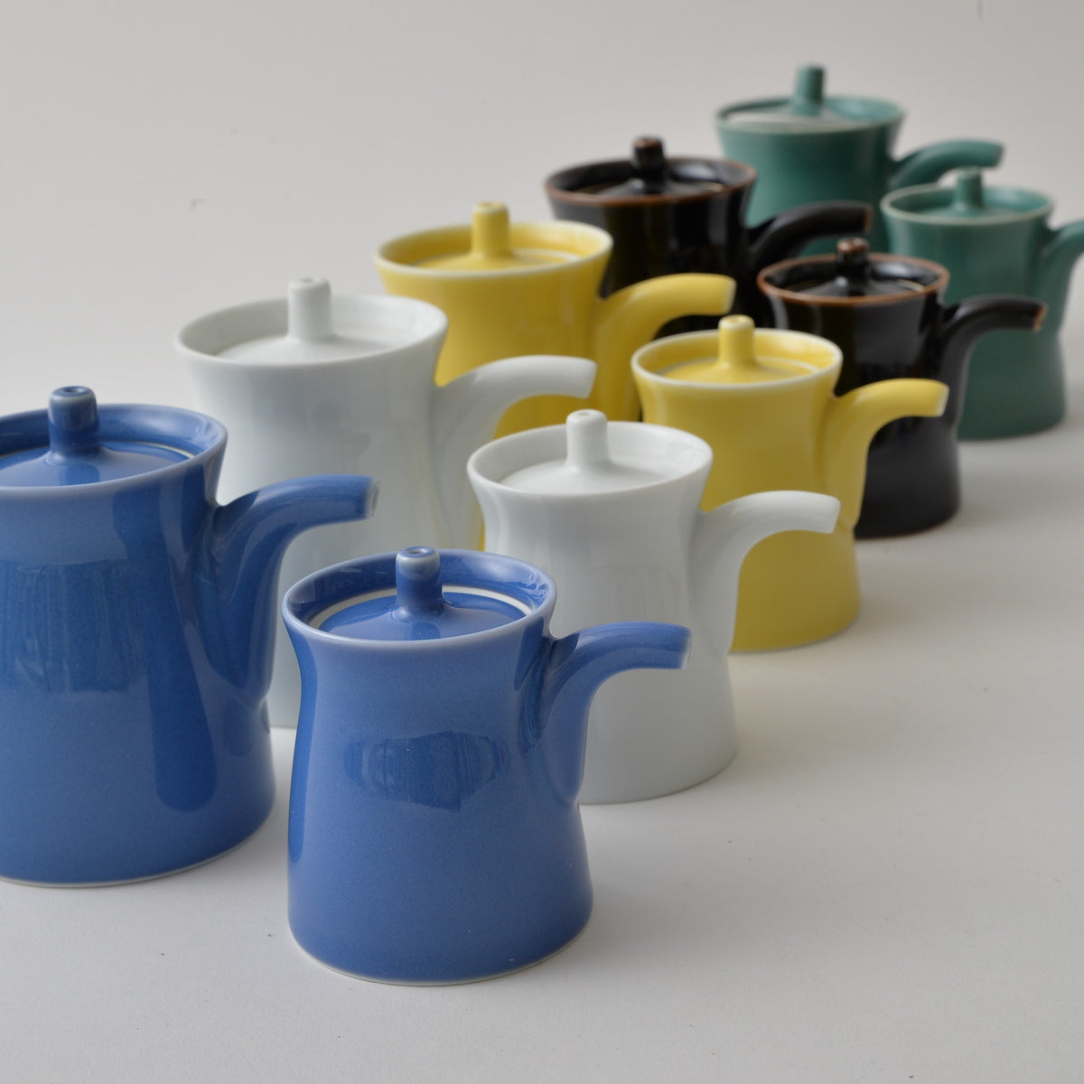 Hakusan Porcelain G-Type Soy Sauce Dispenser Large Yellow