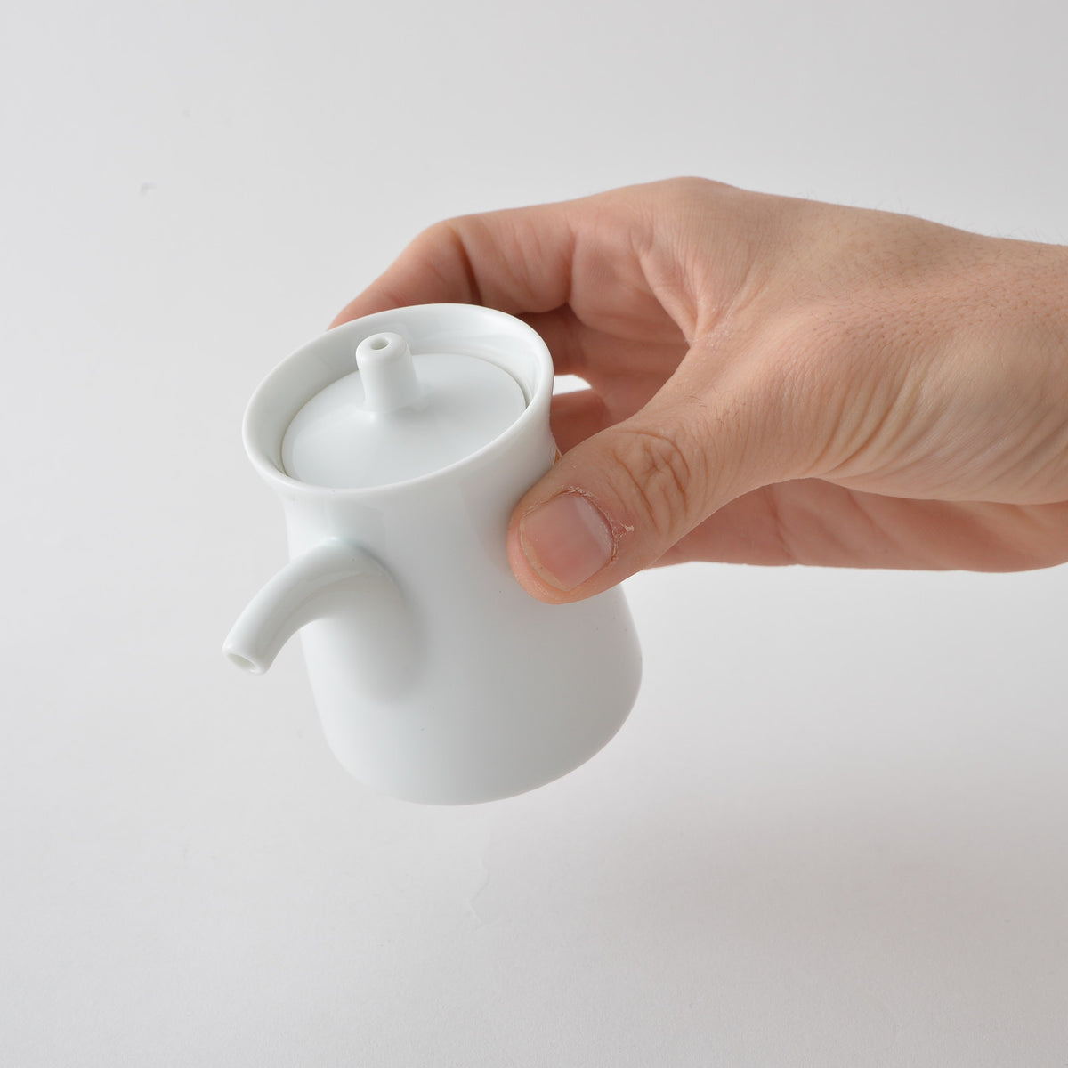 Hakusan Porcelain G-Type Soy Sauce Dispenser Small White