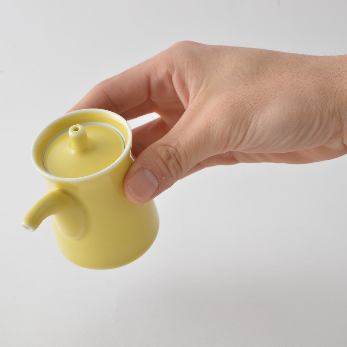 Hakusan Porcelain G-Type Soy Sauce Dispenser Small Yellow 80ml