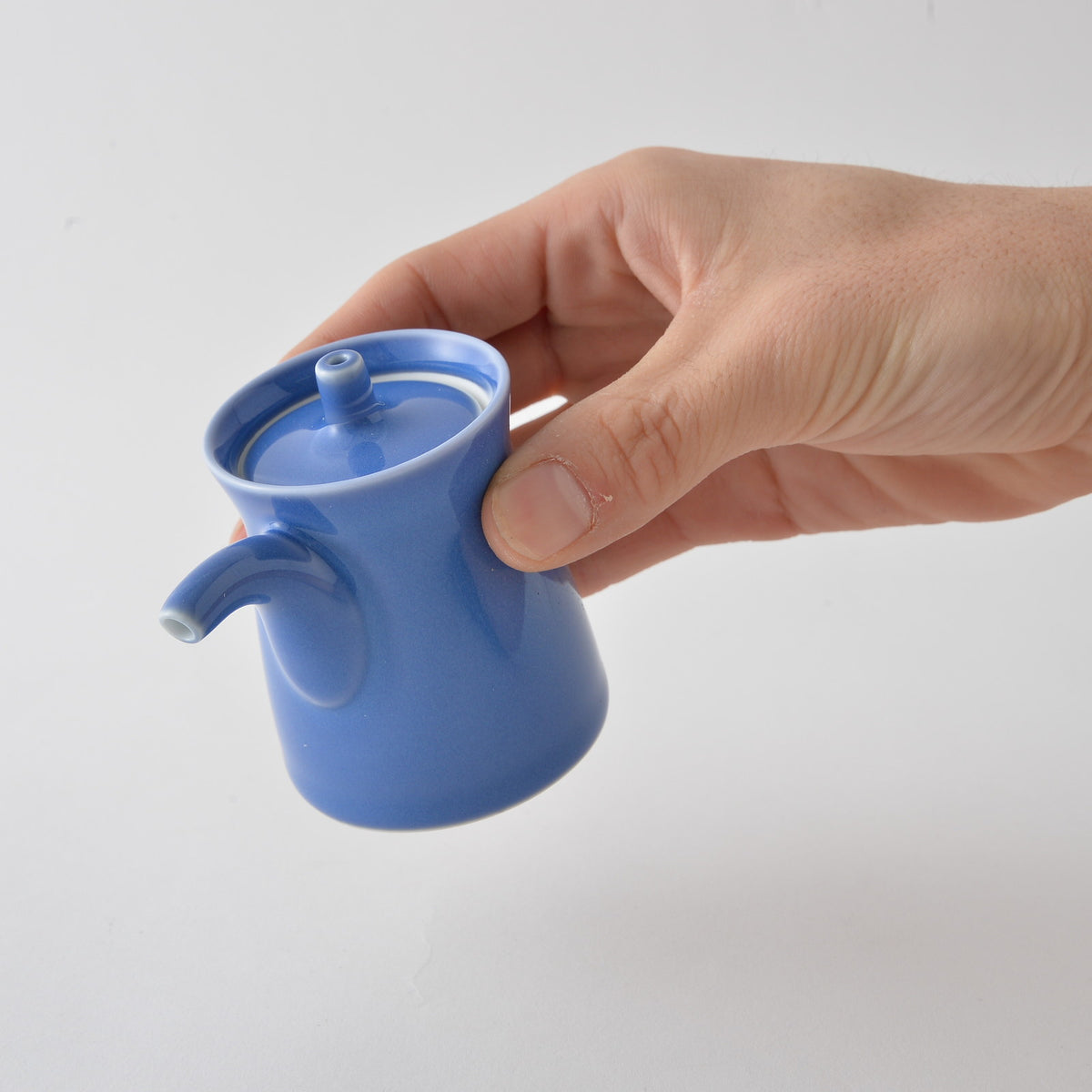 Hakusan Porcelain G-Type Soy Sauce Dispenser Small Blue