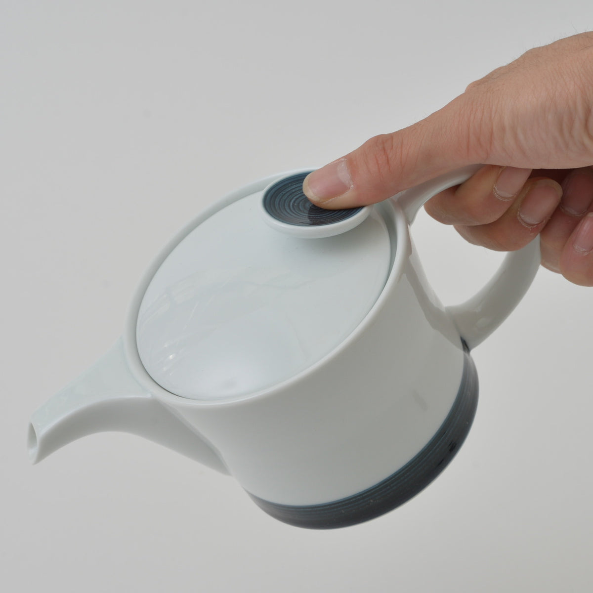 Hakusan Porcelain Hemp Thread Teapot Indigo