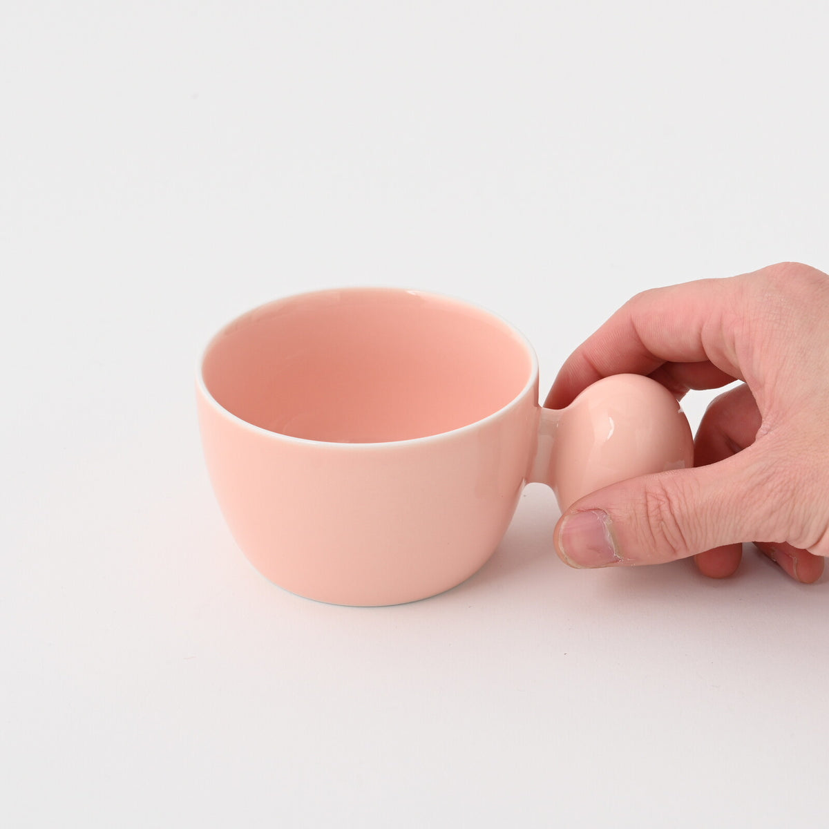 Hakusan Porcelain Hasami-yaki PiPi Pink Mug with Egg-Shaped Handle