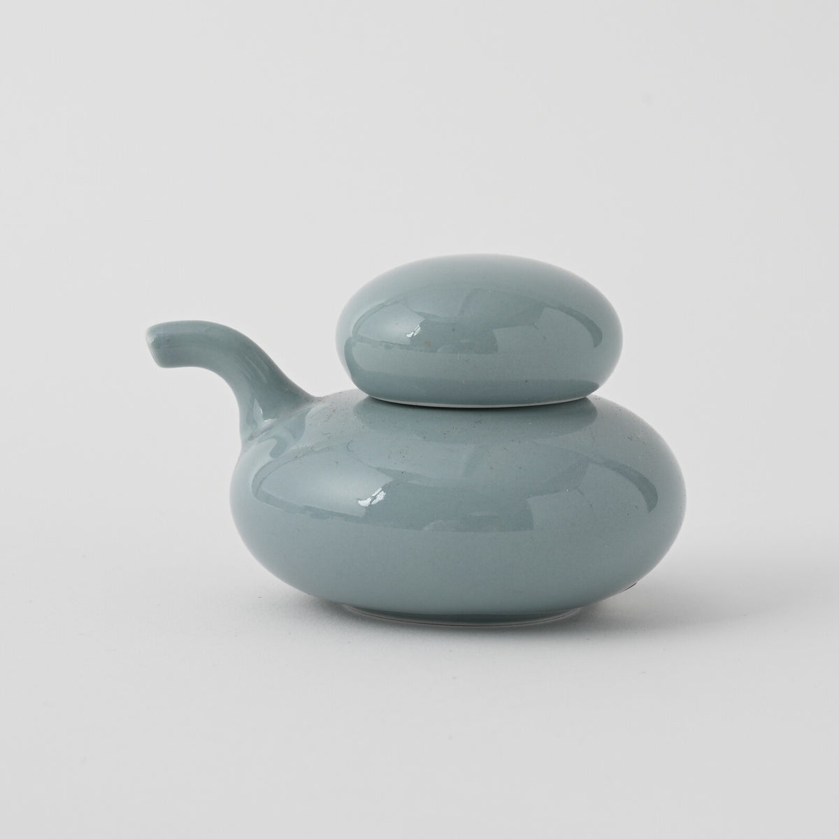 Hakusan Porcelain Ishikoro Pebble Soy Sauce Dispenser Gray Hasami Ware