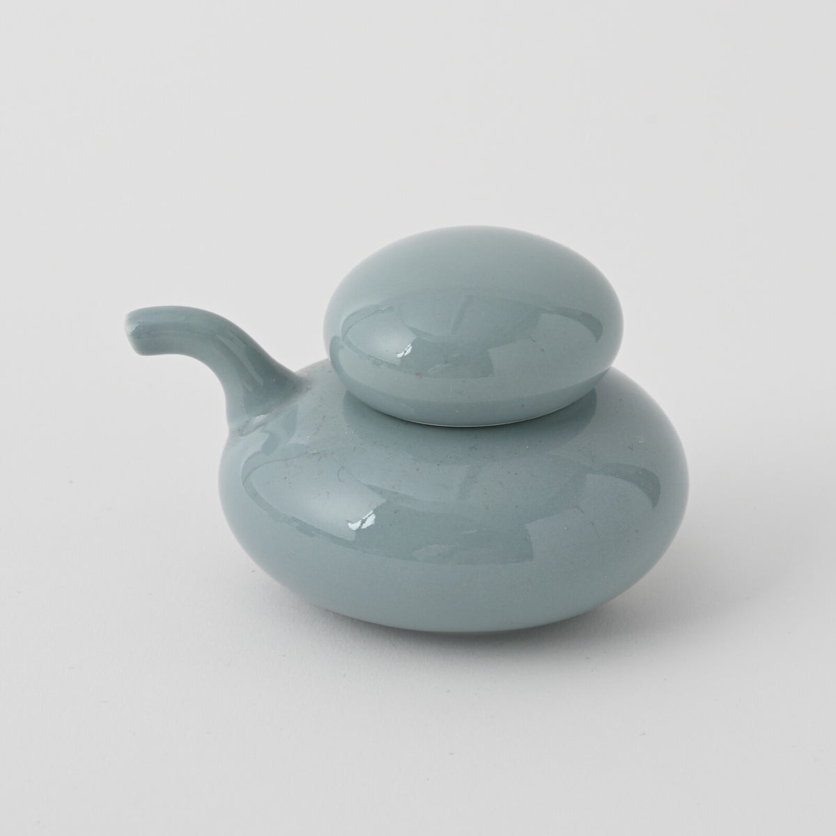 Hakusan Porcelain Ishikoro Pebble Soy Sauce Dispenser Gray Hasami Ware
