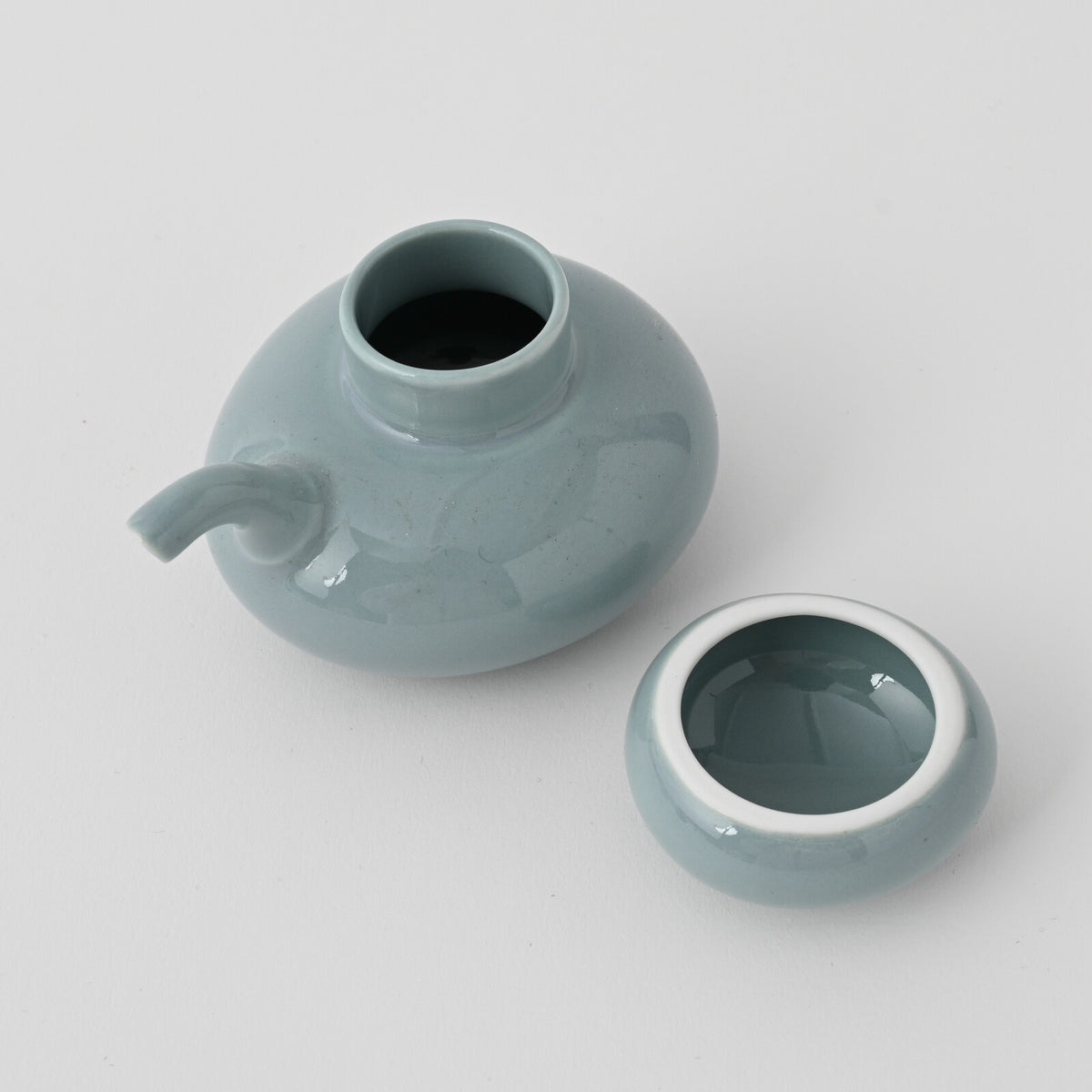 Hakusan Porcelain Ishikoro Pebble Soy Sauce Dispenser Gray Hasami Ware