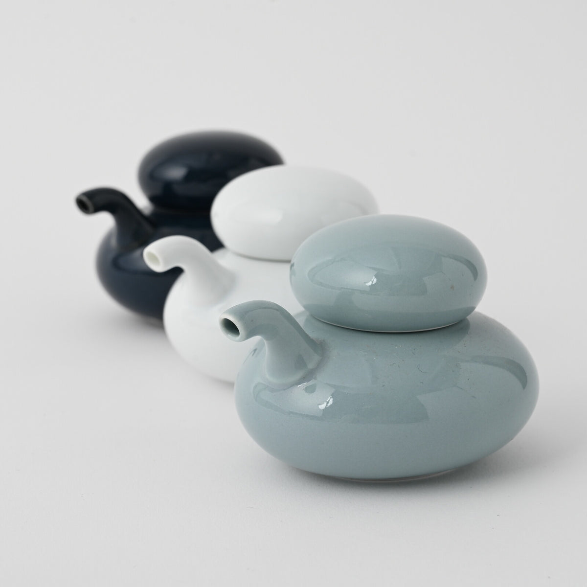 Hakusan Porcelain Ishikoro Pebble Soy Sauce Dispenser Gray Hasami Ware