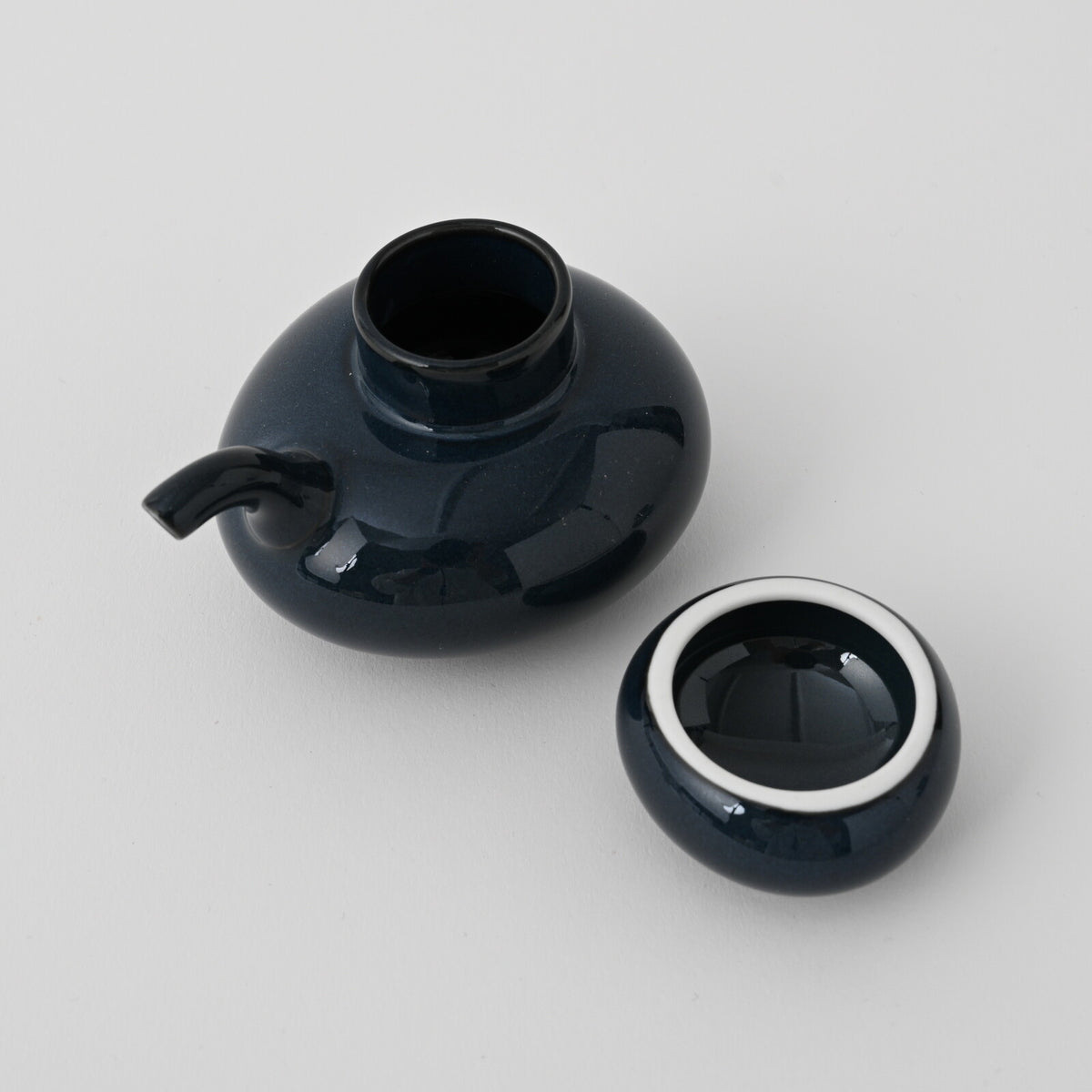 Hakusan Porcelain Ishikoro Pebble Soy Sauce Dispenser Navy Hasami Ware