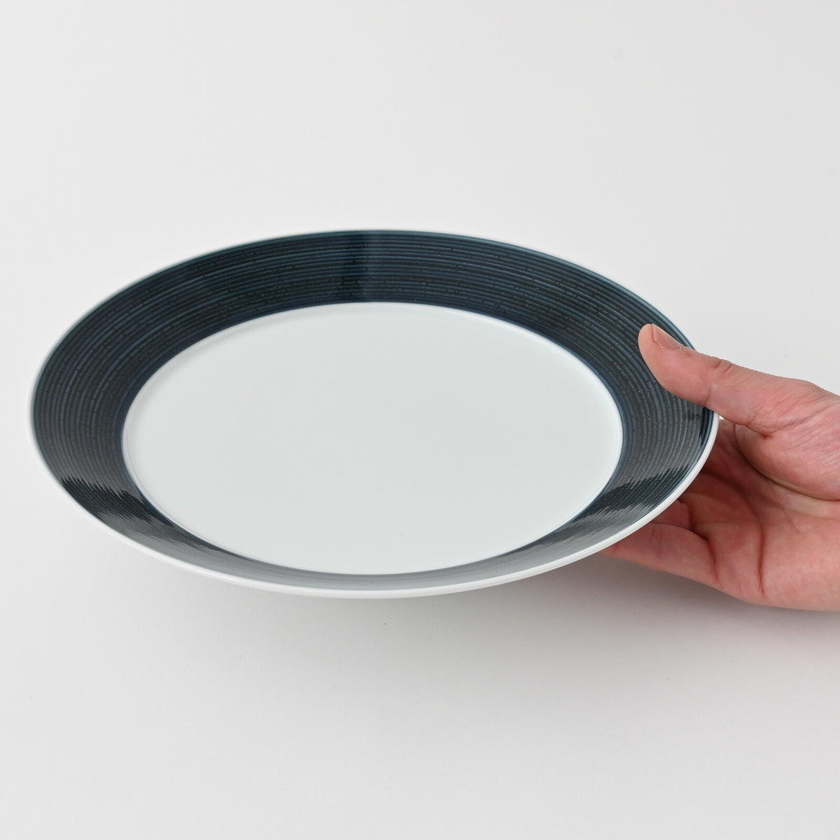 Hakusan Porcelain Hasami-yaki Asa no Ito Indigo Large Plate