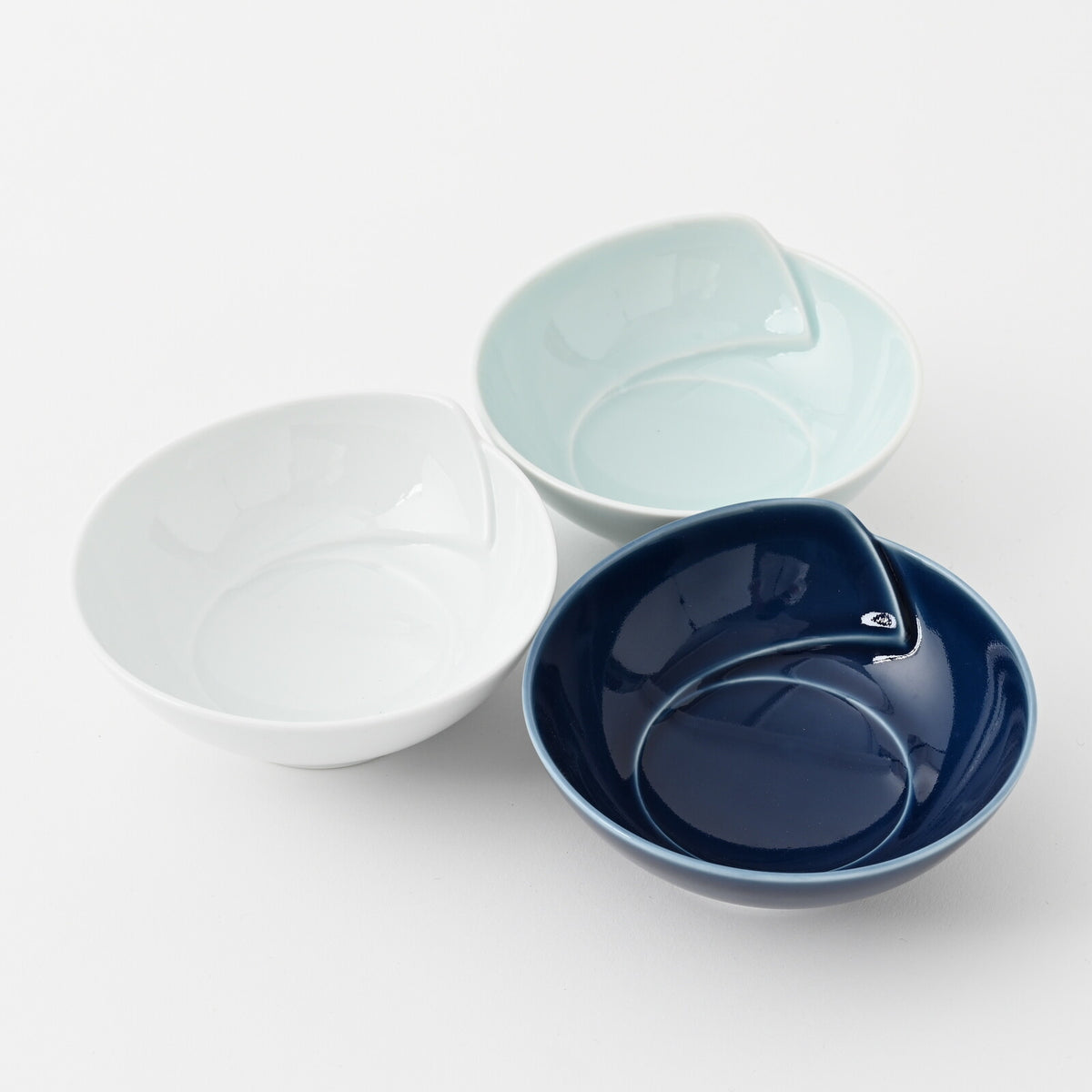 Hakusan Porcelain Hasami-yaki Hitoe Blue-White Glaze Small Dish