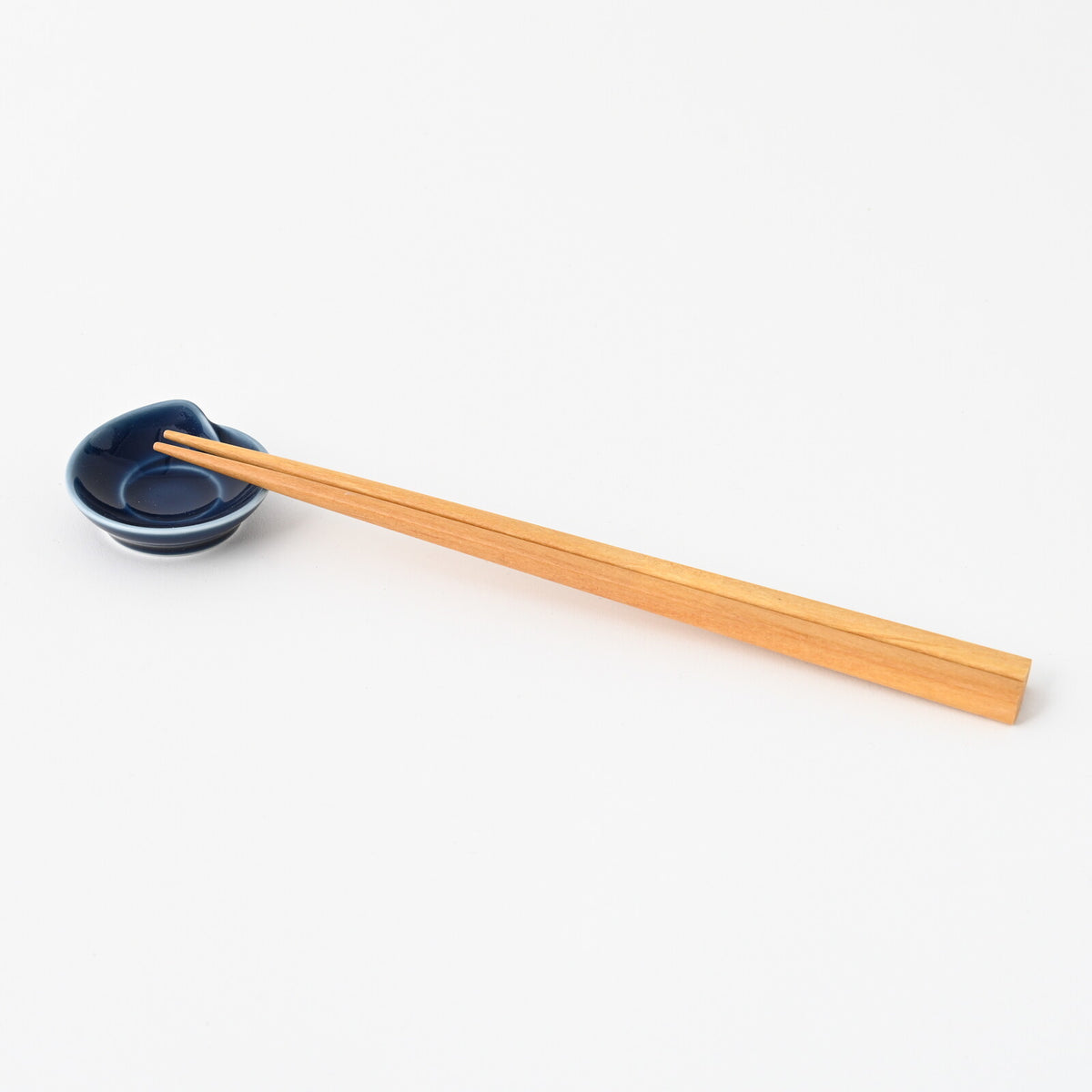 Hakusan Porcelain Hasami-Yaki Hitoe Chopstick Rest Glossy Navy