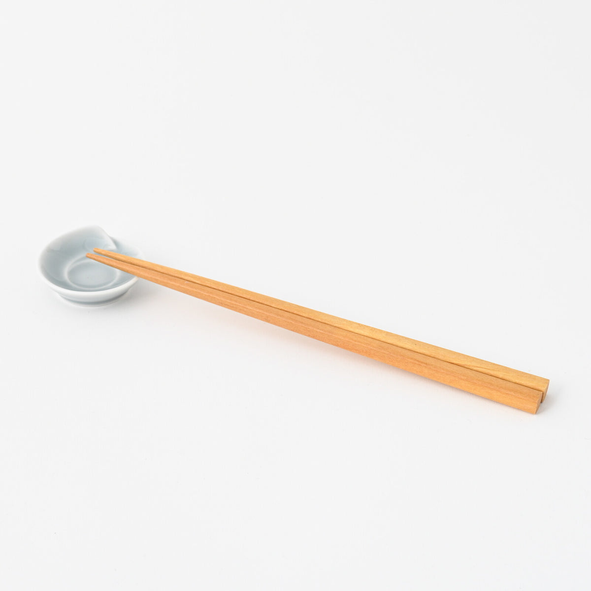 Hakusan Porcelain Hasami-Yaki Hitoe Chopstick Rest Gray