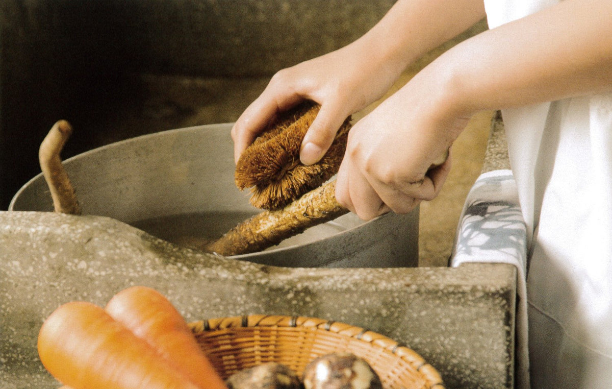 Kamenoko Tawashi Natural Palm Fiber Scrub Brush No. 4