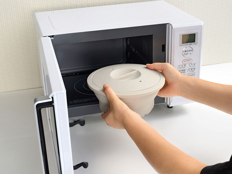 Wahei Freiz Magicalino Round Silicone Microwave Steamer Ivory RE-7262