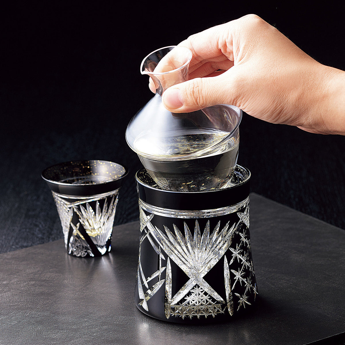 Toyo-Sasaki Glass Yachiyo Kiriko Tobikame Pattern Sake Tokkuri